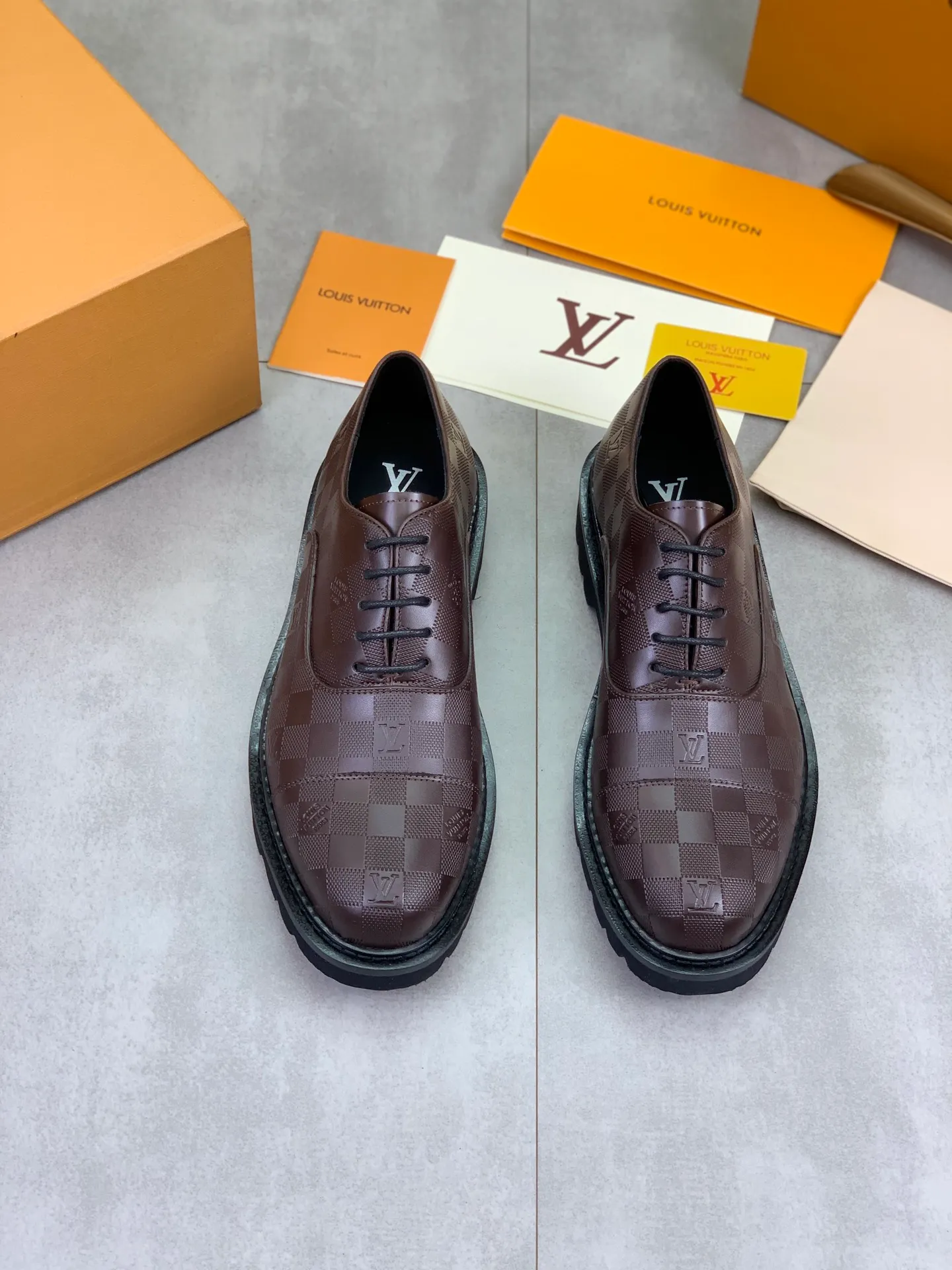 Factory price P820 💎💎💎Top version LOUIS VUITTON [Louis Vuitton] - LV men's business casual leather shoes, luxurious and noble 👞All imported original cowhide, just to create a more comfortable wearing experience, upper: original high-end calfskin➕Imported soft cowhide lining, original lightweight foam outsole✔️Color: 3️⃣colors available Size: 39-44 (38.45 46 can be customized (non-returnable)